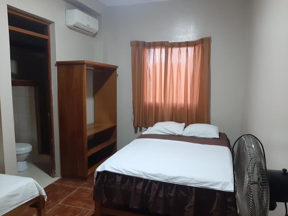 Hospedaje El Emperador Hotell Pucallpa Exteriör bild