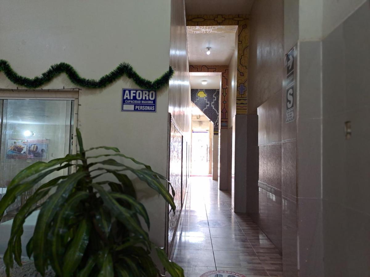 Hospedaje El Emperador Hotell Pucallpa Exteriör bild