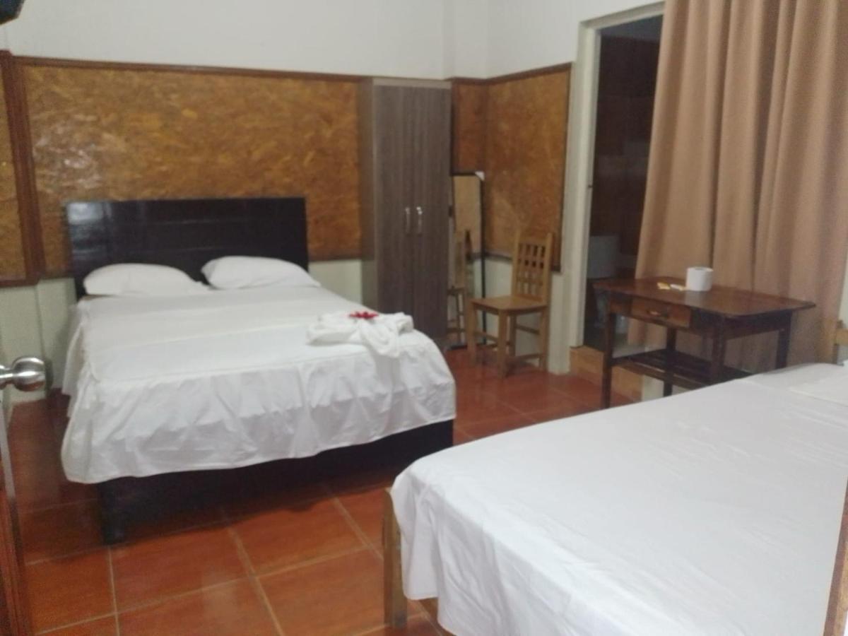 Hospedaje El Emperador Hotell Pucallpa Exteriör bild