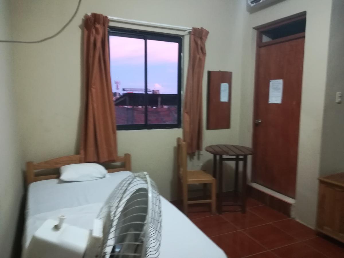 Hospedaje El Emperador Hotell Pucallpa Exteriör bild